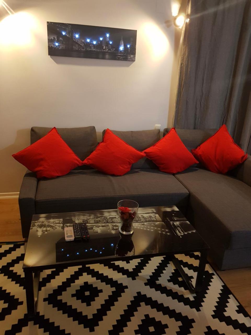 Modern Apartment With Pool In North Bucharest Cretuleasca Bagian luar foto