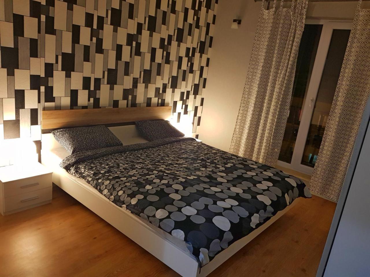Modern Apartment With Pool In North Bucharest Cretuleasca Bagian luar foto