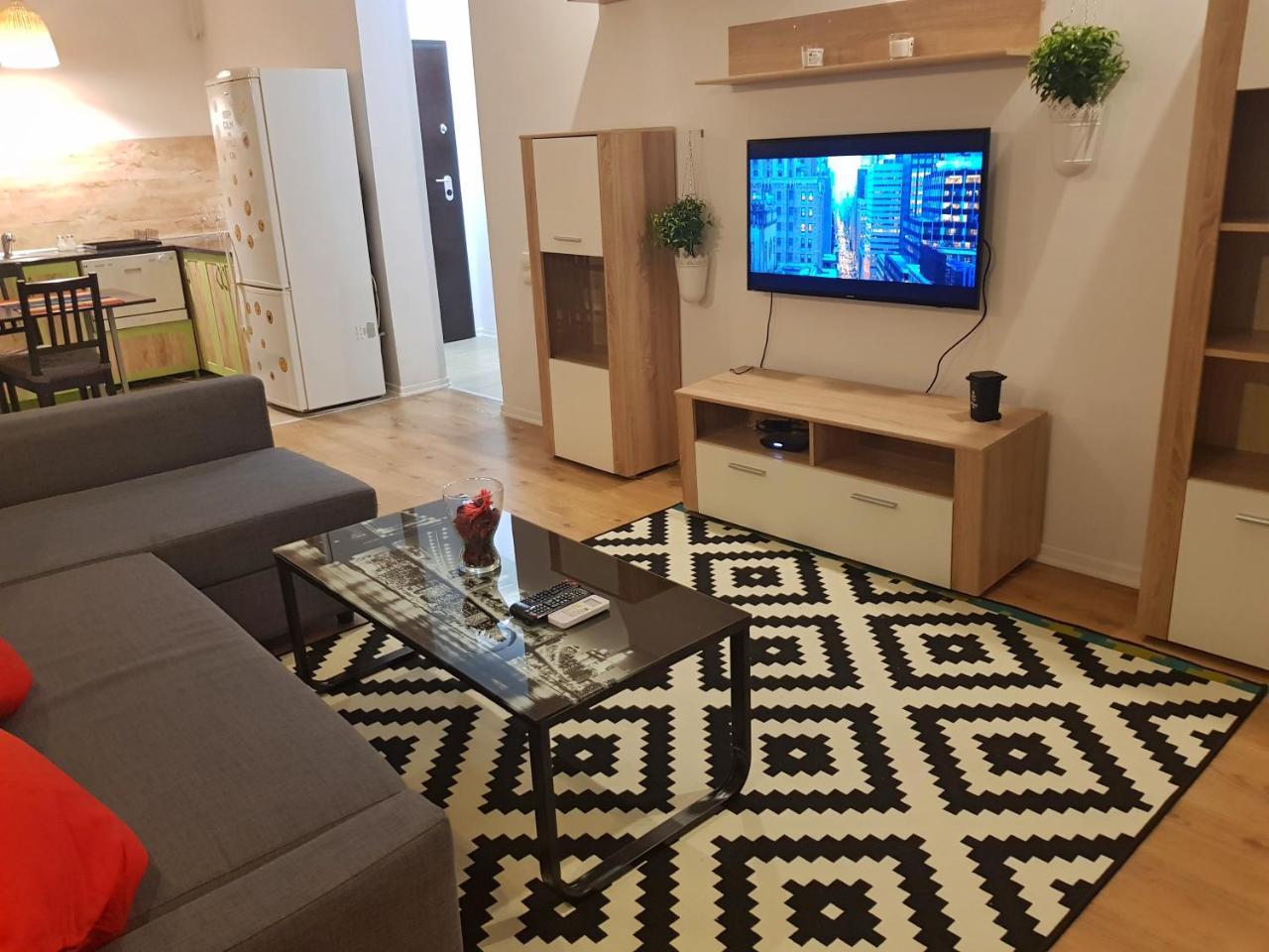 Modern Apartment With Pool In North Bucharest Cretuleasca Bagian luar foto