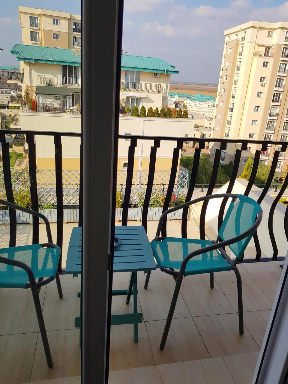 Modern Apartment With Pool In North Bucharest Cretuleasca Bagian luar foto