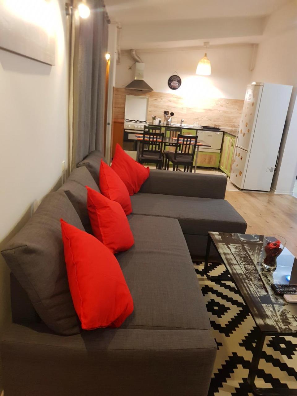 Modern Apartment With Pool In North Bucharest Cretuleasca Bagian luar foto