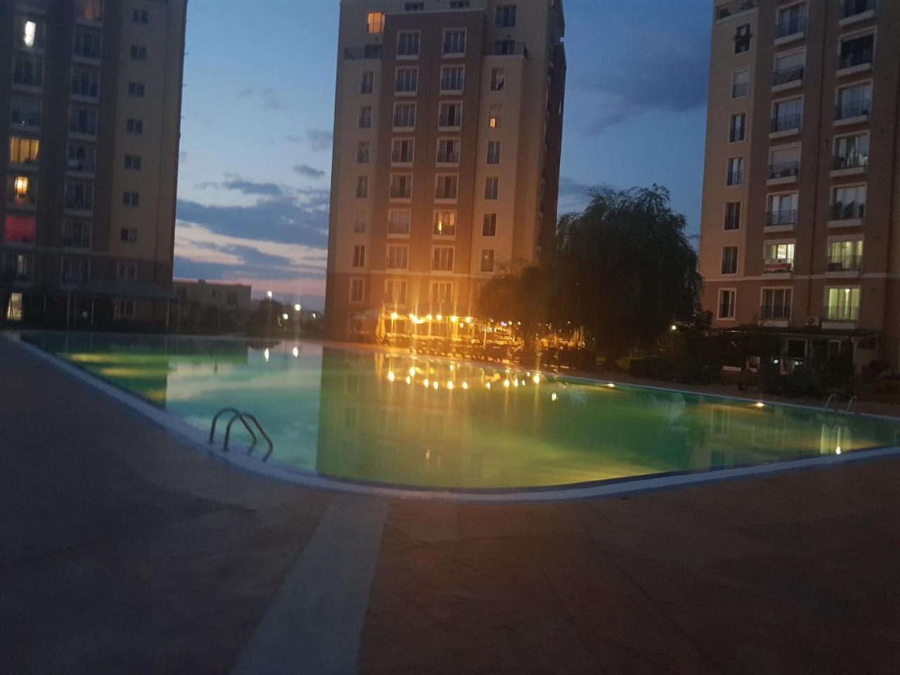 Modern Apartment With Pool In North Bucharest Cretuleasca Bagian luar foto